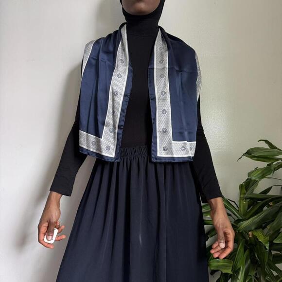 Vintage navy white silk scarf - Picture 2 of 4